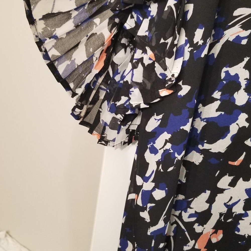 Nwot Dkny Flutter Sleeve Multi Color Size Large. - image 2